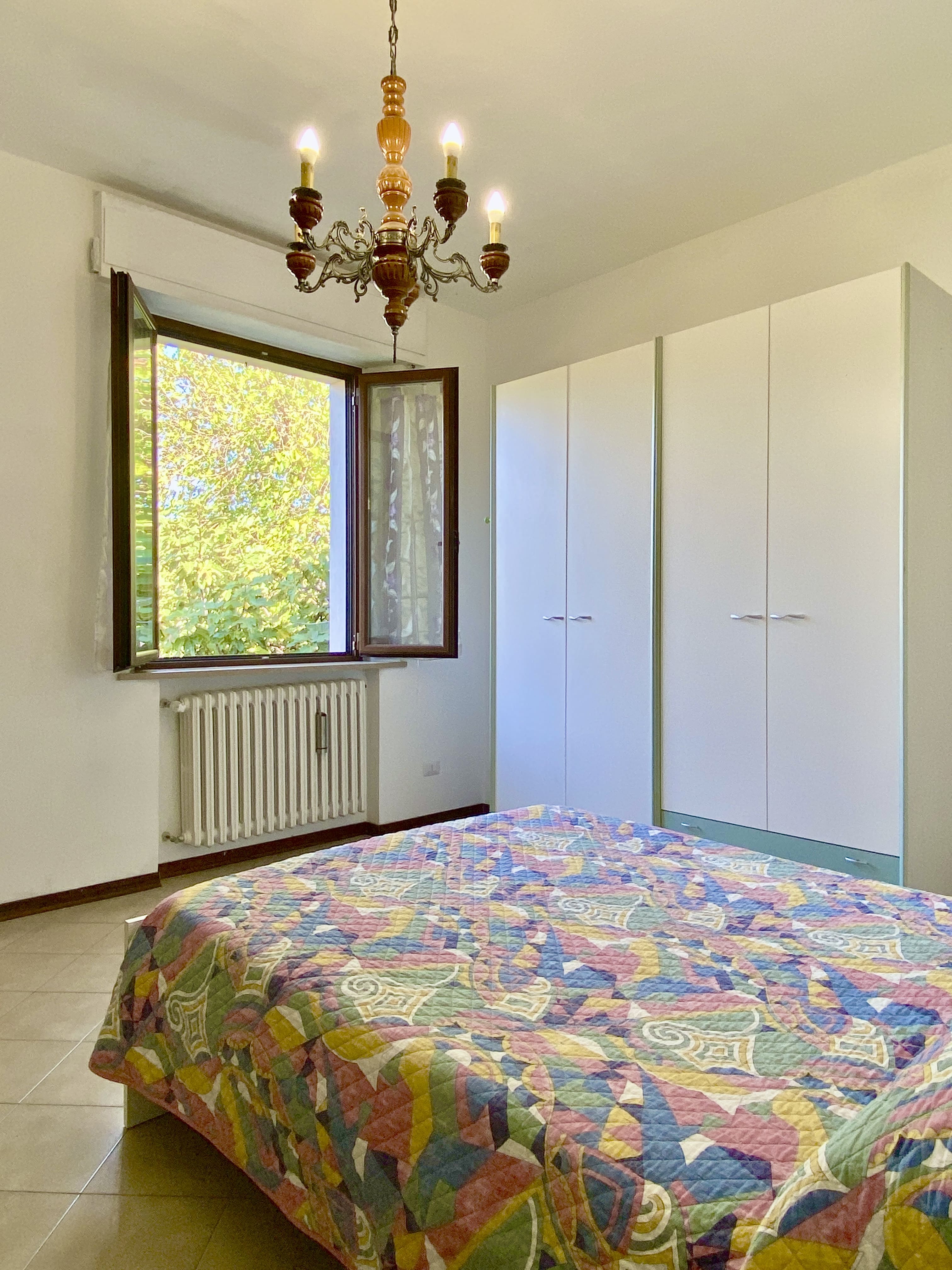 Second bedroom with twin beds